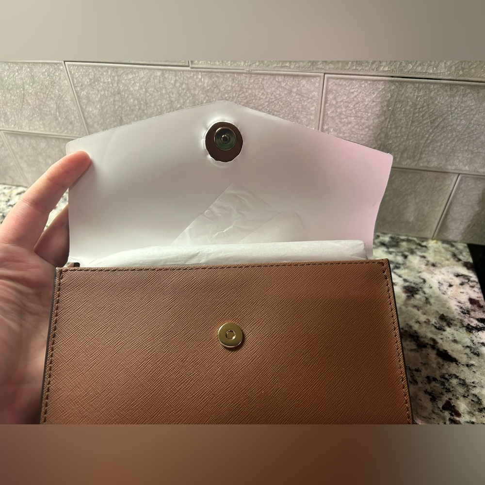 NWT Michael Kors Brown Leather Bag with detachable strap - Picture 3 of 3